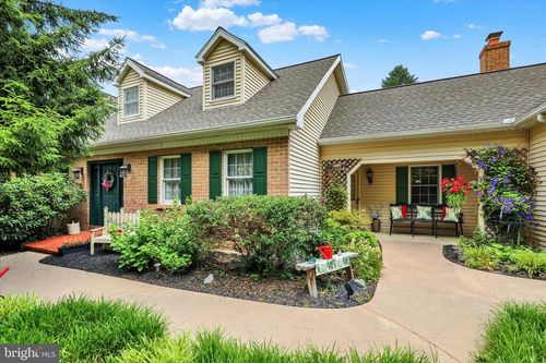 536 Grings Hill Rd, READING, PA, 19608-1902 | Card Image