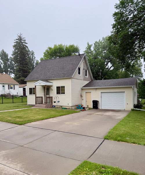 744 5th Ave Nw, Valley City, ND, 58072-2022 | Card Image