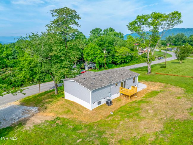 1826 Loop Rd, House other with 3 bedrooms, 2 bathrooms and null parking in La Follette TN | Image 6