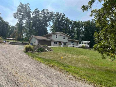 8115 E Old 33 Highway, House other with 5 bedrooms, 2 bathrooms and null parking in Churubusco IN | Image 2