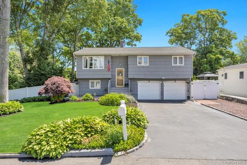 279 Haven Ave, Ronkonkoma, NY, 11779-4833 | Card Image