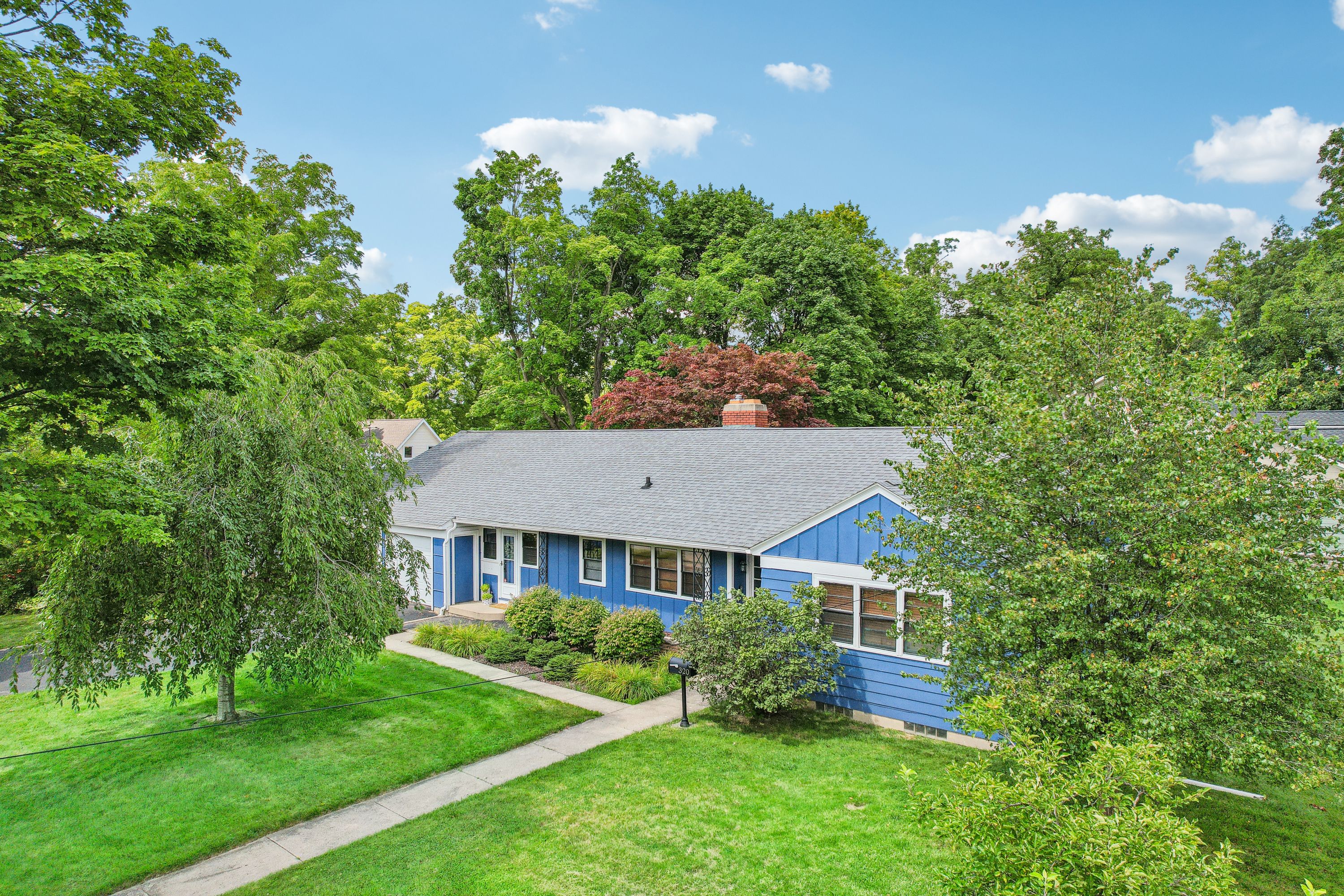 Madison St, Howell, MI 48843