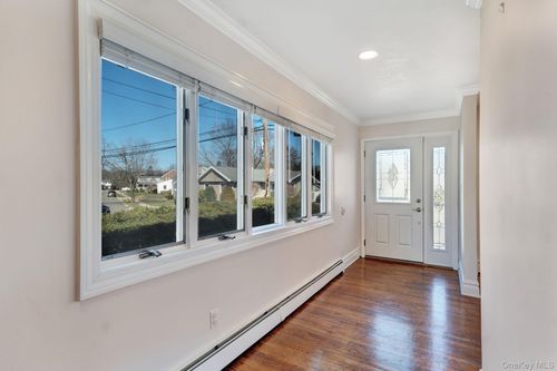 76 Balcom Rd, Farmingdale, NY, 11735-2304 | Card Image