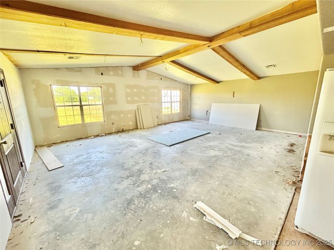 10054 W Perry Rd, House other with 3 bedrooms, 2 bathrooms and null parking in Stigler OK | Image 5
