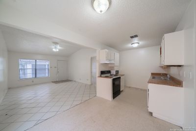 0 - 7904 Broadwick, Townhouse with 3 bedrooms, 2 bathrooms and null parking in San Antonio TX | Image 1