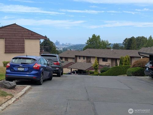 10735 Glen Acres Dr S, Seattle, WA, 98168-1554 | Card Image