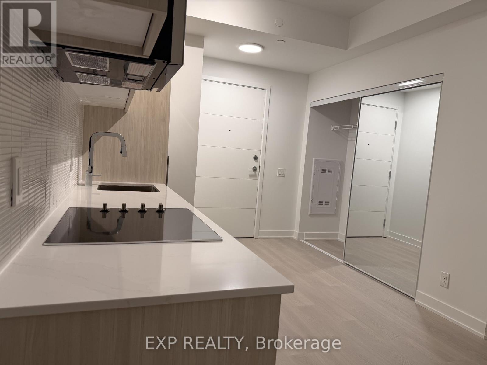 Residential Lease in Toronto (Clairlea-Birchmount) 5