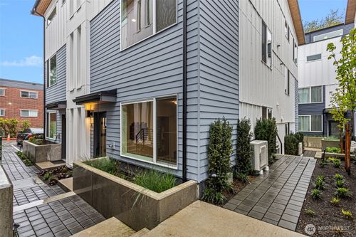 d-2521 29th Ave S, Seattle, WA, 98144-5401 | Card Image