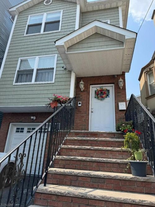 82 Oraton St, Newark, NJ, 07104-4108 | Card Image