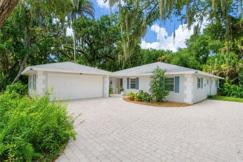 726 Royal Palm Pl, Vero Beach, FL, 32960-5140 | Card Image