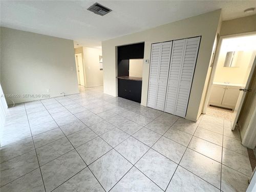 apt-b-813 Sw 10th St, Hallandale Beach, FL, 33009-6800 | Card Image