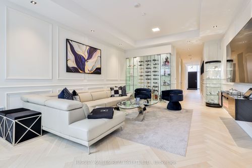 49 Foxbar Rd, Toronto, ON, M4V2G5 | Card Image