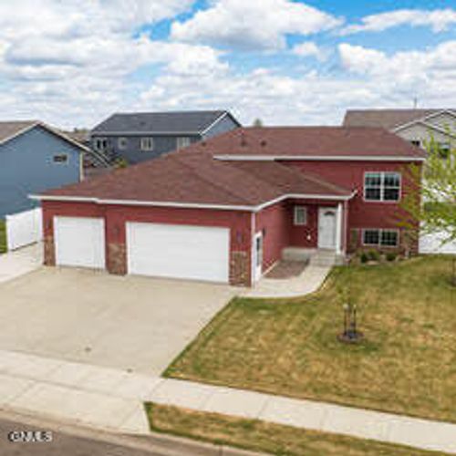 2744 Country Oak Dr, Dickinson, ND, 58601-5190 | Card Image