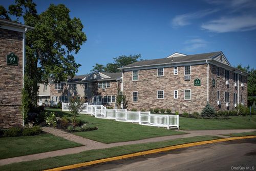 ju11-65 Fairfield Way, Commack, NY, 11725-3422 | Card Image