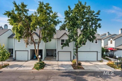 8453 W Cascade Ln, Boise, ID, 83704-8312 | Card Image