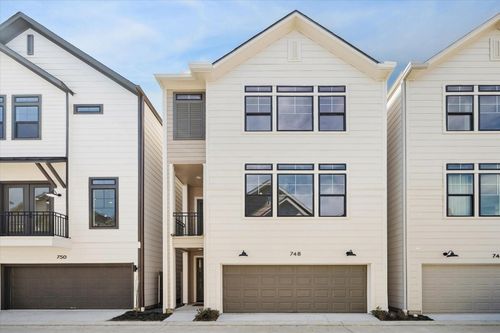 752 Curtin St, Houston, TX, 77018-2106 | Card Image