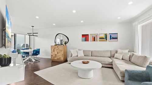 unit-10-8490 Via Sonoma, La Jolla, CA, 92037-2738 | Card Image