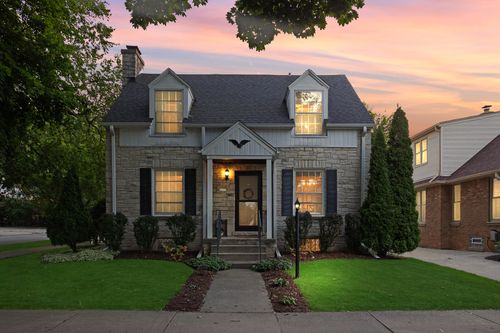 2403 N 71st St, Wauwatosa, WI, 53213-1344 | Card Image