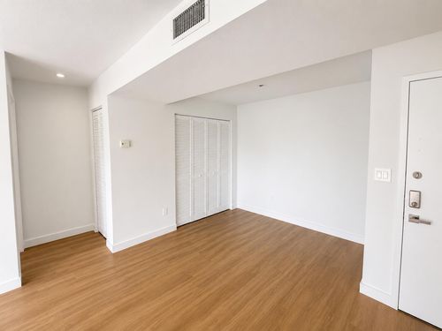 a1-421-7725 Sw 86th Street, Miami, FL, 33143 | Card Image