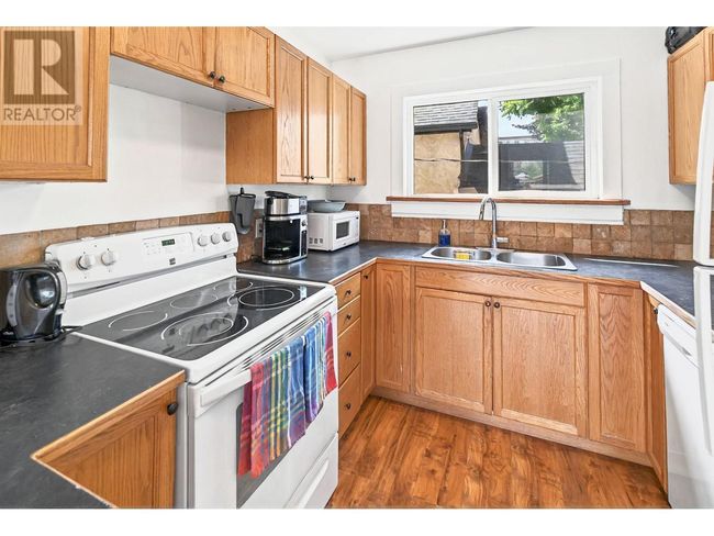 756 Cawston Ave, House other with 2 bedrooms, 1 bathrooms and 4 parking in Kelowna BC | Image 12