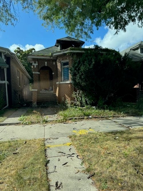 8350 Green St, Chicago, IL, 60620-3160 | Card Image