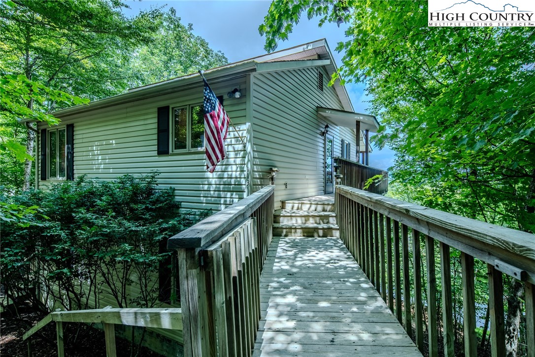 Holly Ln, Beech Mountain, NC 28604