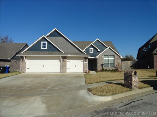 1616 Pasadena St, Broken Arrow, OK, 74011-5106 | Card Image