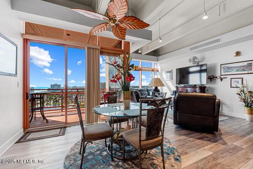 909-320 1st St N, Jacksonville Beach, FL, 32250-6944 | Card Image