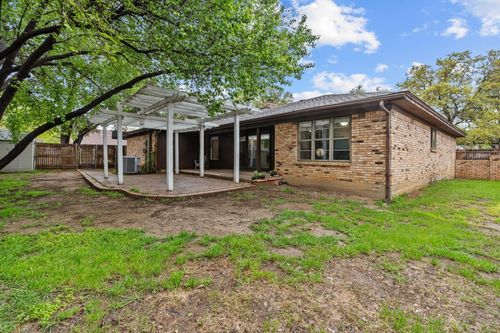 6533 Riviera Dr, North Richland Hills, TX, 76180-8051 | Card Image