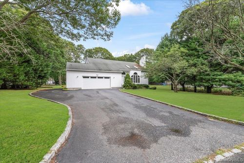 10 Sandalwood Ct, Hampton Bays, NY, 11946-2221 | Card Image