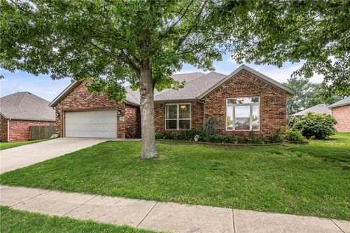 2633 N Shadow Crest Dr, Fayetteville, AR, 72704-5352 | Card Image