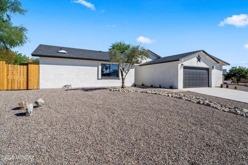 6700 N Half Moon Pl, Tucson, AZ, 85741-2702 | Card Image