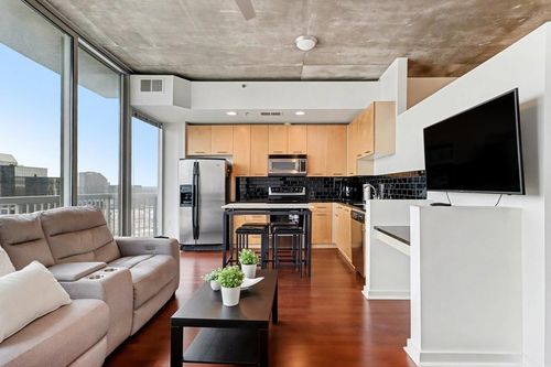 unit-1915-3324 Peachtree Rd Ne, Atlanta, GA, 30326-1480 | Card Image