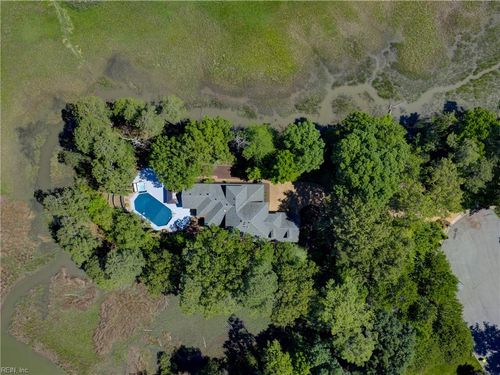 208 Mariners Cir, Smithfield, VA, 23430-5629 | Card Image