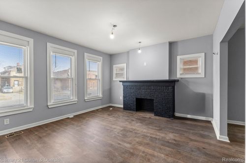 2633 Monterey St, Detroit, MI, 48206-1112 | Card Image