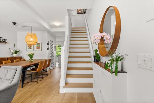 3-307 E 15th St, North Vancouver, BC, V7L2R6 | Card Image
