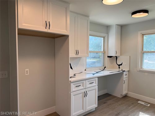 19000 Florian St, Roseville, MI, 48066-1330 | Card Image