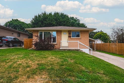 7 Chapman Crt, Cambridge, ON, N3C2X1 | Card Image