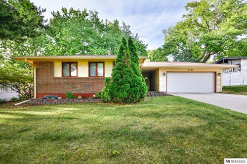 7530 Vine St, Lincoln, NE, 68505-2138 | Card Image