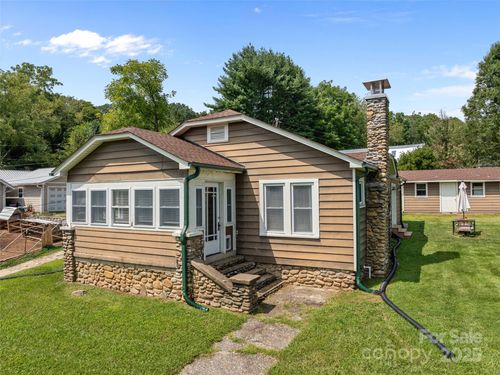 30 Abbott Moore Rd, Clyde, NC, 28721-6708 | Card Image