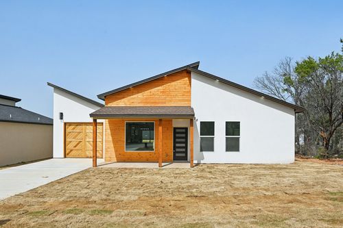 828 Indian Dr, Granbury, TX, 76048-5323 | Card Image