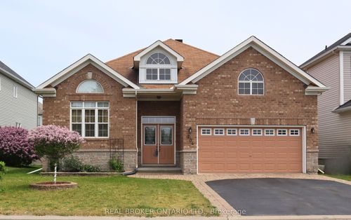204 Hillpark High St, Orleans, ON, K1W0B5 | Card Image