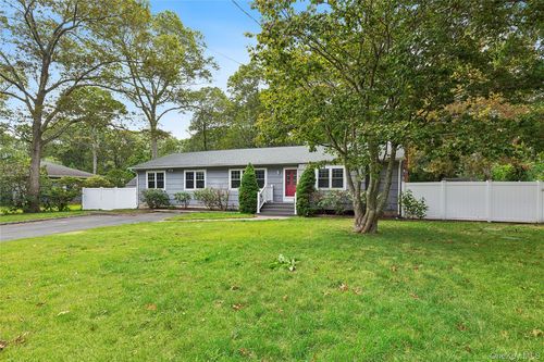 29 Linda Ave, Riverhead, NY, 11901-5064 | Card Image