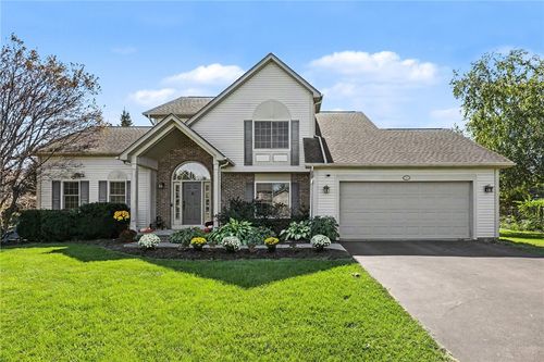517 Willowgate Dr, Webster, NY, 14580-8563 | Card Image
