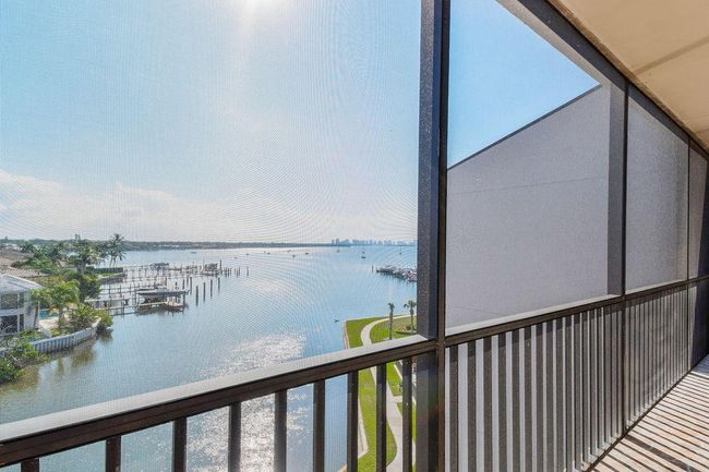 APT-614 - 11370 Twelve Oaks Way, Condo with 2 bedrooms, 2 bathrooms and null parking in North Palm Beach FL | Image 12