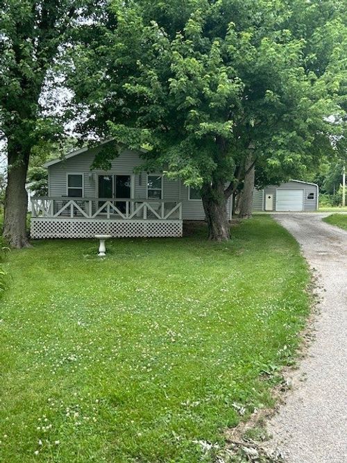 3221 E Lake Paradise Rd, Mattoon, IL, 61938-8615 | Card Image