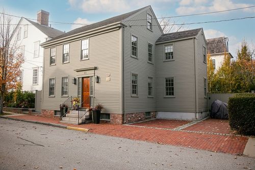 41 Elm St, Newport, RI, 02840-2430 | Card Image