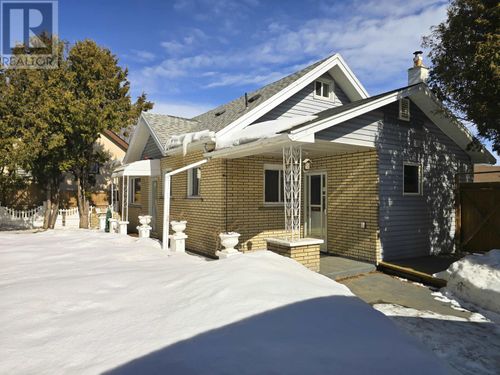 916 Simpson St, Thunder Bay, ON, P7C3K6 | Card Image