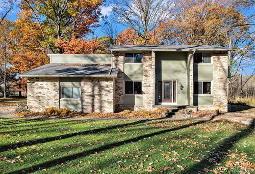 2713 Coyote Rdg, Milford, MI, 48381-5200 | Card Image