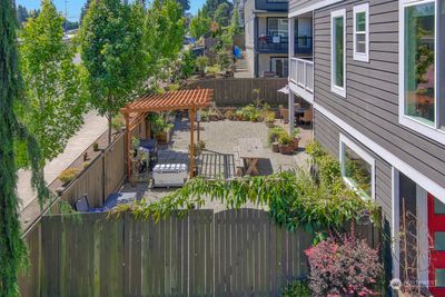 2020 78th Place Se, Townhouse with 4 bedrooms, 1 bathrooms and 2 parking in Everett WA | Image 2